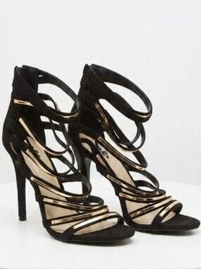 2B Bebe Black and Gold Strappy Gladiator Style Heels Sz 7.5